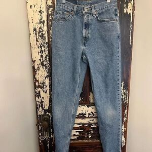 Vintage Levis 512 Women's Jeans High Rise Slim‎ Fit tapered Leg Mom/ BF jeans.